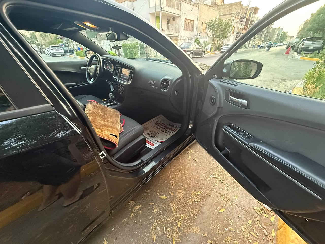 السلام عليكم اللبيع أو مراوس حسب القناعه
جارجر 18  بدون يرباك  كل نقص مابيهه كامله 

حادثه موجود بالصور وبيهه بالعراق صبغ بدون دواخل شخوص اعتبرهه حزام والسياره مو حزام عنوان بغداد الوزيريه 

***********
