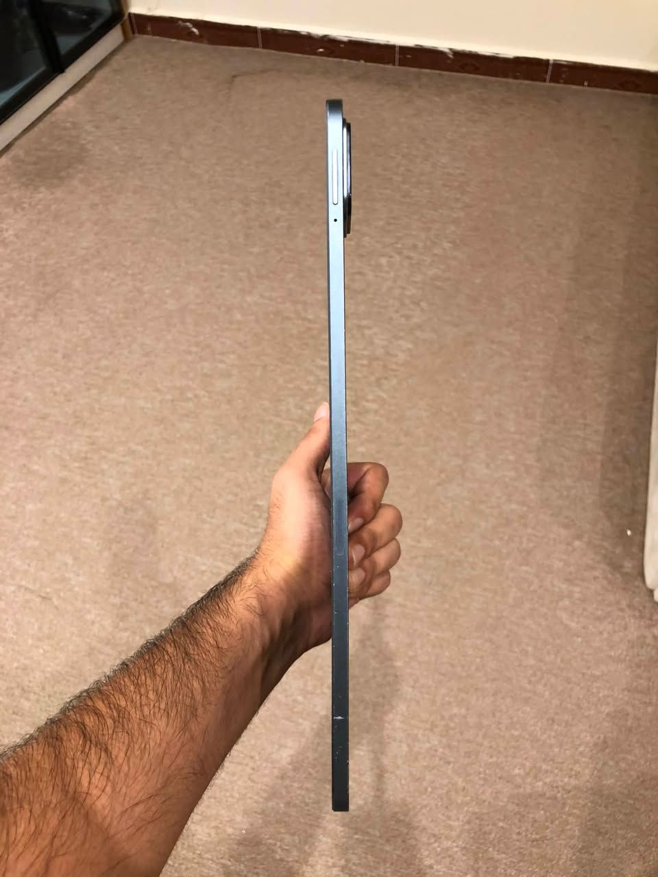 السلام عليكم ايباد شاومي 6s pro للبيع بحالة جيدة ذاكرة 512 وياه شاحنه الاصلي 120 واط يشحن من صفر الى مية بحدود الثلث ساعه يشغل اعلى فريمات بكل الالعاب يعتبر من اقوى ايبادات شاومي سعره 625 الف وبي مجال حك الجية مكاني البصرة الزبير حي العسكري 
رقم تلفوني ***********
