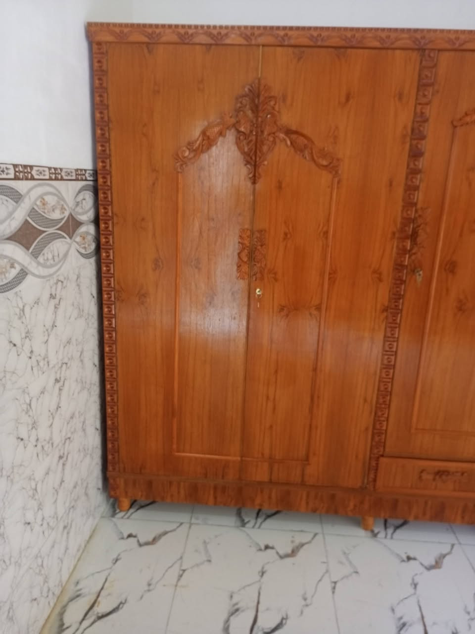 سلام عليكم قنصور للبيع خمس ابواب حيل جديد مستخدم فقك 20 يوم السعر 250 وبي مجال العنوان سماح ثانيه  ***********
