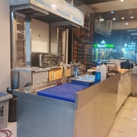 مطعم شاورما • عدد كاملة • جديدة