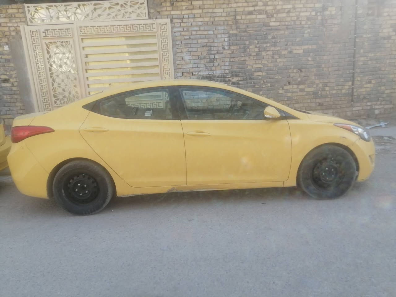 موديل ١٢  امريكي محرك ١٨٠٠ دوش سنويه لل ٢٠٣١ مصفره من كلشي جاهزه تبريد كير مكاني ديوانيه *********** *********** السعر ٧٢ بيهه مجال حادثهه التكمه يَم باب السايق فوك بيهه تعديل
