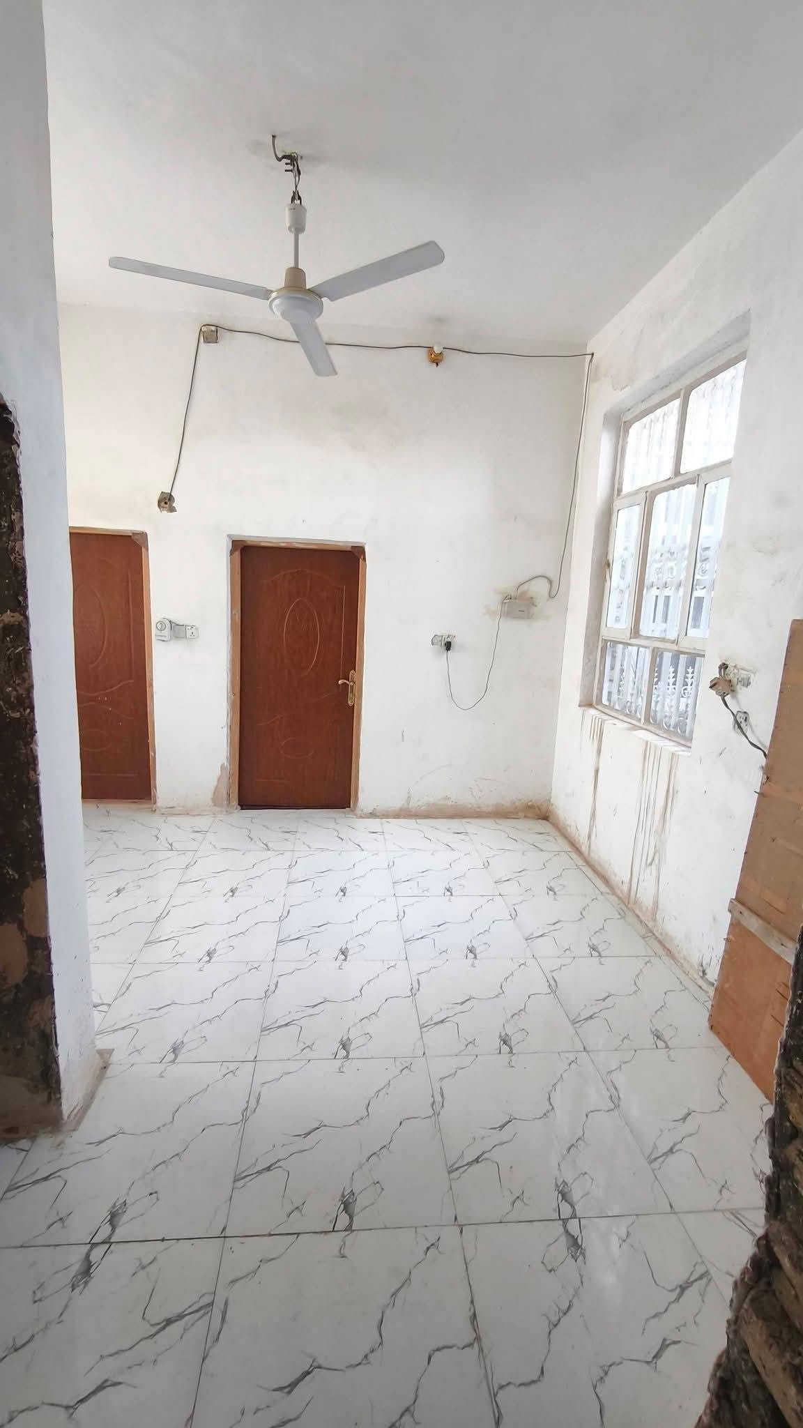 للاستفسار اتصل ***********
بيت للبيع .في حي الزهراء مساحة 100 متر ركن طابقين واجهه 10في10
خدمات كاملة منطقة تبليط بالكامل. يقرب 50 متر عن المدارس
الطابق الاول يتكون من 
استقبال 4.75 في 3.5 
طارمة 4.75 في 2.5
المطبخ 3.75 في 3
الصالة 5 في 2.5
غرفه نوم 4.5 في 3.5
منور 1.5 مربع
حمام 1.5 مربع
الطابق الثاني 🧧
غرف نوم عدد 3 
الاولى 4.75 في 3.5
الثانيه 4.5 في 3.5
الثالثه  4.75 في 3
حمام 1.5 مربع
صالة.سطح
للاستفسار على هذا الرقم ***********
غير متواجد على الفيس
