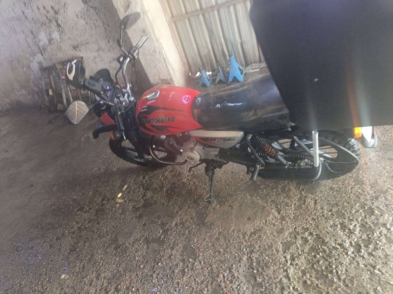 بوكسر 23مرقم مبدل بيه بوشه وبستم شركه شتغلت شهر دلفري وكعدت دراجه ما متعوبهه سعرها 2وبيه مجال حك الجيه وتساب ***********

