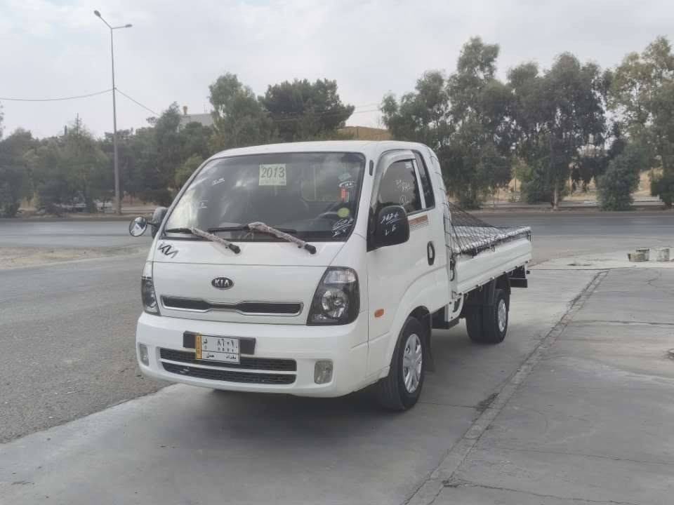 سڵاوی خواتان لێبێت 
کیای 3000ی سۆپەری  مەکینە ڕەشی مەکینە گەورە
مۆدیل/2013ی بیلاد/سەیارەکە نمونەیە لەجوانی 
گێڕ و مەکینەو  ئەکسلی بەشەرت/ 
تازە داغڵبوو برێک هاند برێکی بەستراو ڕۆنی گۆڕاوە  کامل مەسروف 
مەکینەی هەڵم و بوغار و دووکەڵ بەشەرت سەیارەکە نمونەیە لە جوانی 
ناونیشان/تەکیە 
بۆ زانینی نرخی ئەم سەیارە نمونەیە تەلەفوونکەن بۆ ژ.م/***********/*********** السليمانية, العراق

نص مكتوب في الصور:
- ***********
- ***********