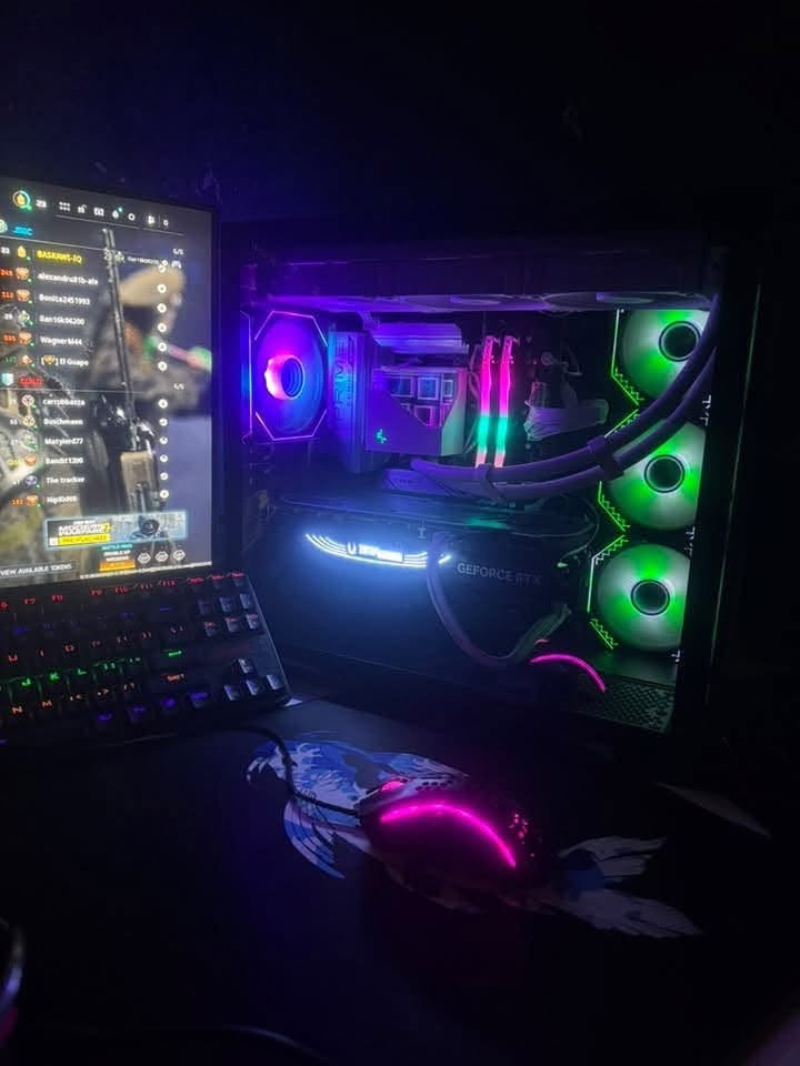 السلام عليكم شباب تجميعة مستخدمة
عنواني البصرة ***********

CPU: RYZEN 7 7800X3D AMD
GPU: RTX 4070 Ti SUPER ZOTAC GAMING 3FAN BLACK EDITION 16GB
MOTHERBOARD: X670 ASUS PRIME SERIES DDR5
RAM: 2*16 32GB T.FORCE 6000HZ CL30 DDR5 BALCK
WATER COOLER: DEEPCOOL 360MM WHIT EDITION 
HARD: NMVE M.2 1T SAMSUNG 990PRO GEN 4 7450MB/S
POWER SUPPLY: 1000W THIRMLRIGHT WHITE EDITION PECL 5 80PLUS GOLD
CASE: BLACK +4FAN
