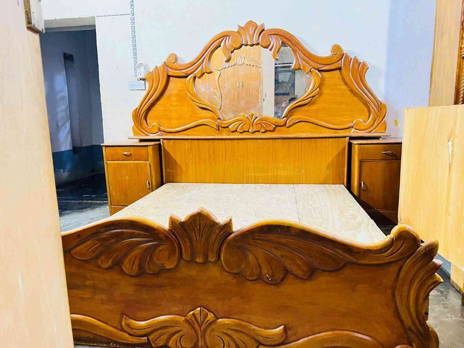 غرفه نوم فصال حطاطه 5 ملم صاج والقواعد ابلوك كله نظيفه فول السعر 675 وبي مجال شويه للاستفسار الاتصال ع الرقم ***********

نص مكتوب في الصور:
- HONOR X9c