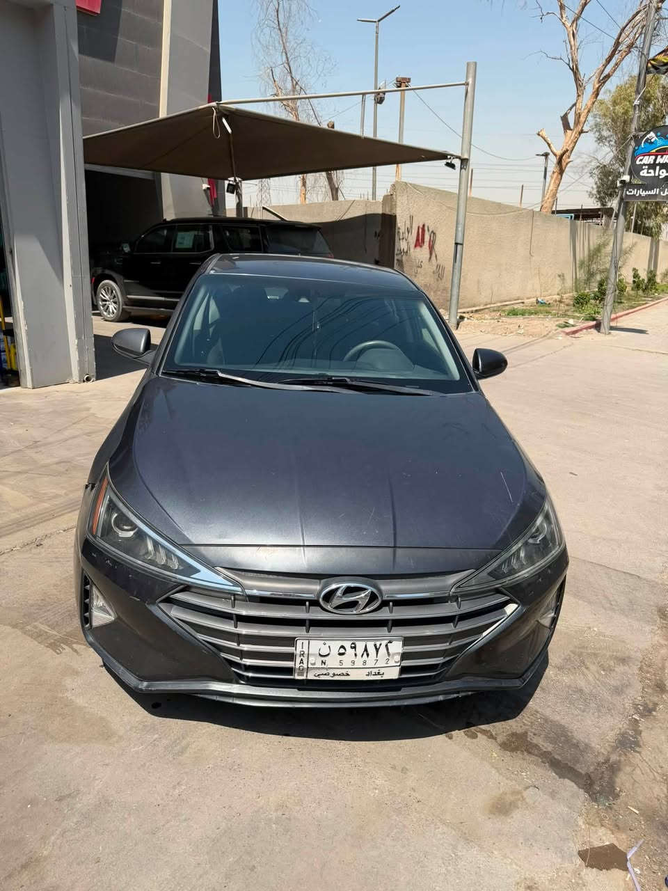 السلام عليكم
🚗 إلنترا 2020 أمريكي – فئة SE

* ماشية 49 ألف.

* محرك 2000 (دوش) مع كير 8 سرعات.( نمر ) 

* حادث جانبي ( ببابي الصدر (الأمامي والخلفي)، وكلشي موضح بالسونار.

السونار اليوم سويته جديد حته اسهل ع المشتري 

* شاشة أصلية تدعم Apple CarPlay وAndroid Auto.

* مثبت سرعة.

* تحكم كامل من الستيرن.

* نظام الحفاظ على المسار مع التنبيه.

* المحرك والكير خير من الله.

💰 السعر: 103 ، وبها مجال للشراي إن شاء الله.

📞 للتواصل: *********** واتساب 

📍 العنوان: بغداد – الدورة.
