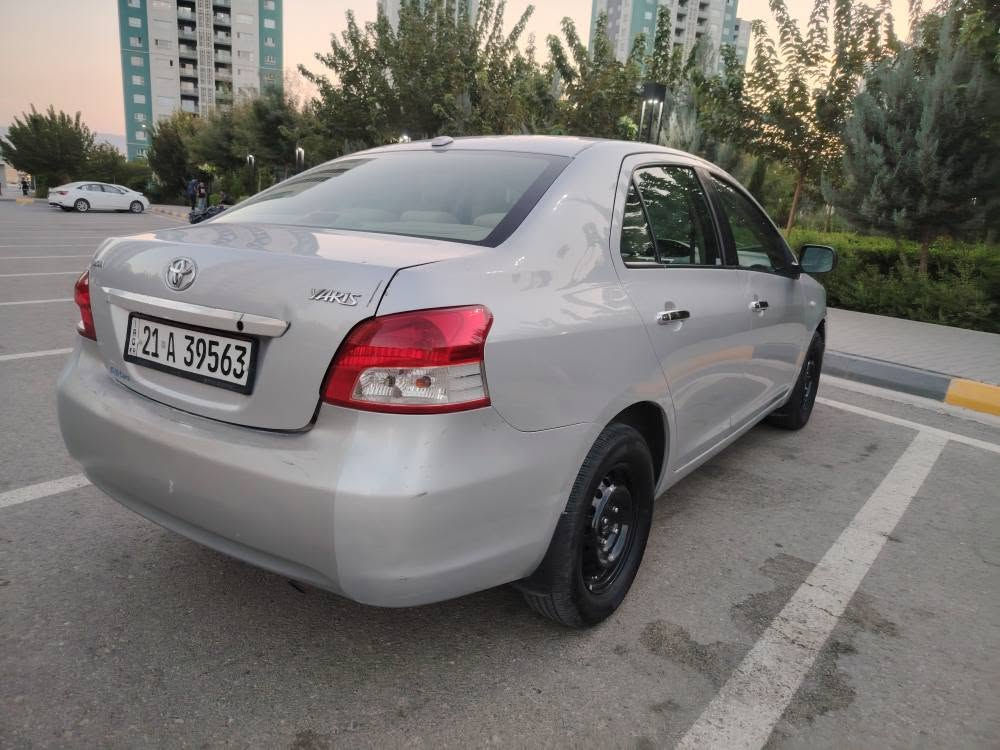 تۆێتا یارس یابانی مۆدێل 2008گێڕ عادی مەکینە بجووک بێ بۆیاخ بێ کاڵ بونەوە بێ پارچە گۆڕاو بێ تەرزە دووپەڵە ساردی بجوکی هەیە ڕەسمی سۆنەرەکەیم داناوە ڕەقەم باریک سەنەوی تازە کارتی بەنزینی هەیە چوارتای لۆکی لەژێرە گشت گیانی بەشەرت ماڵی دۆستە گێڕ مەکینەوتەبریت تەقەو ڕەقەی نیە مواسەفات ABSپێنچ کەلەیە سعری 69$مەجالێ کەم 
***********
*********** كركوك, العراق

