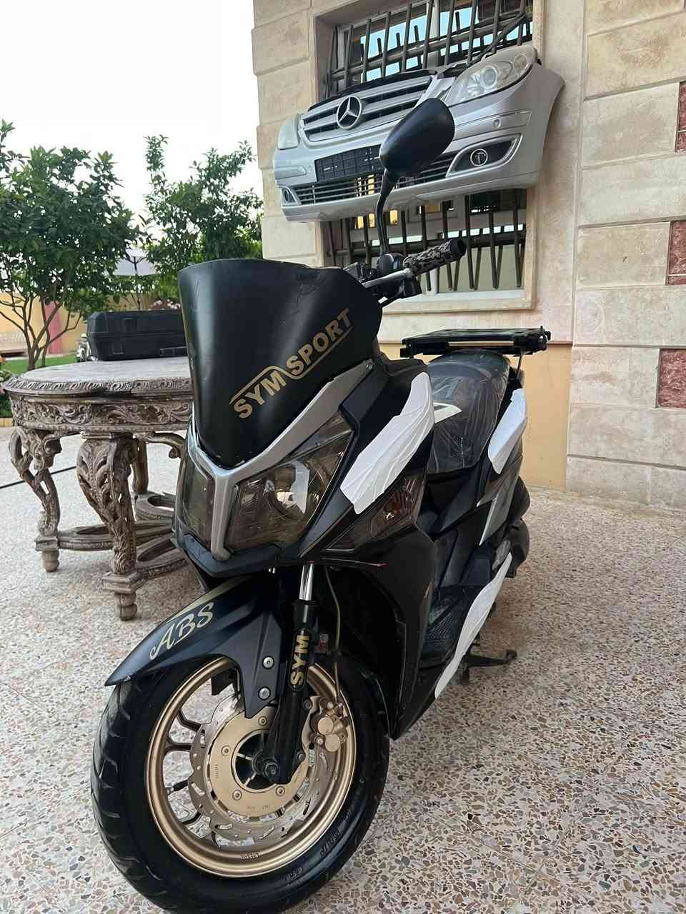 للبيع ماطور sym 2015 مغلف اسود طافي السعر 600 و بي مجال ***********
