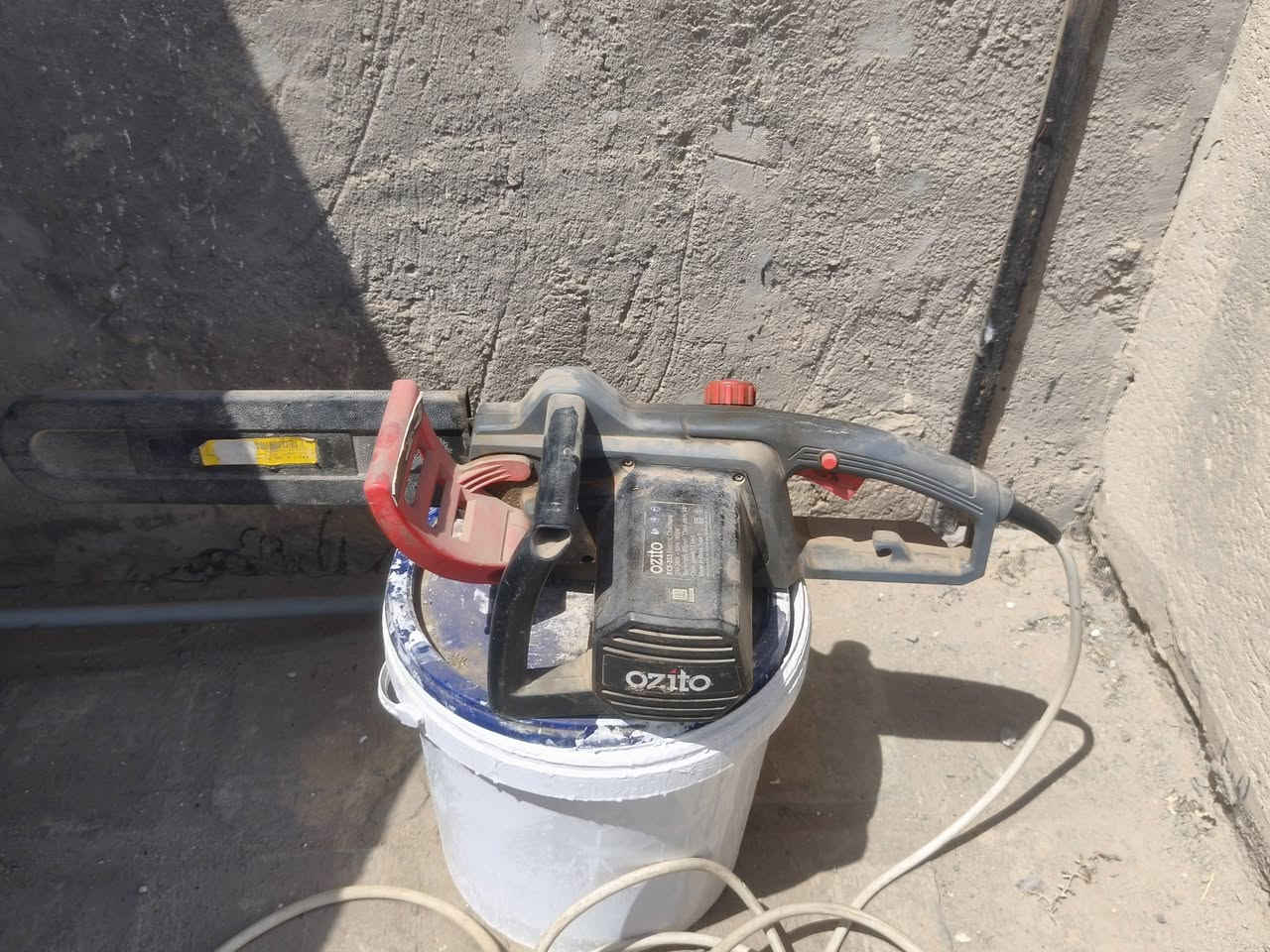 منشار كهربائي لقص الأشجار .. السعر 75000 ..  الإتصال على الرقم/***********  احسان أبو علي ..
