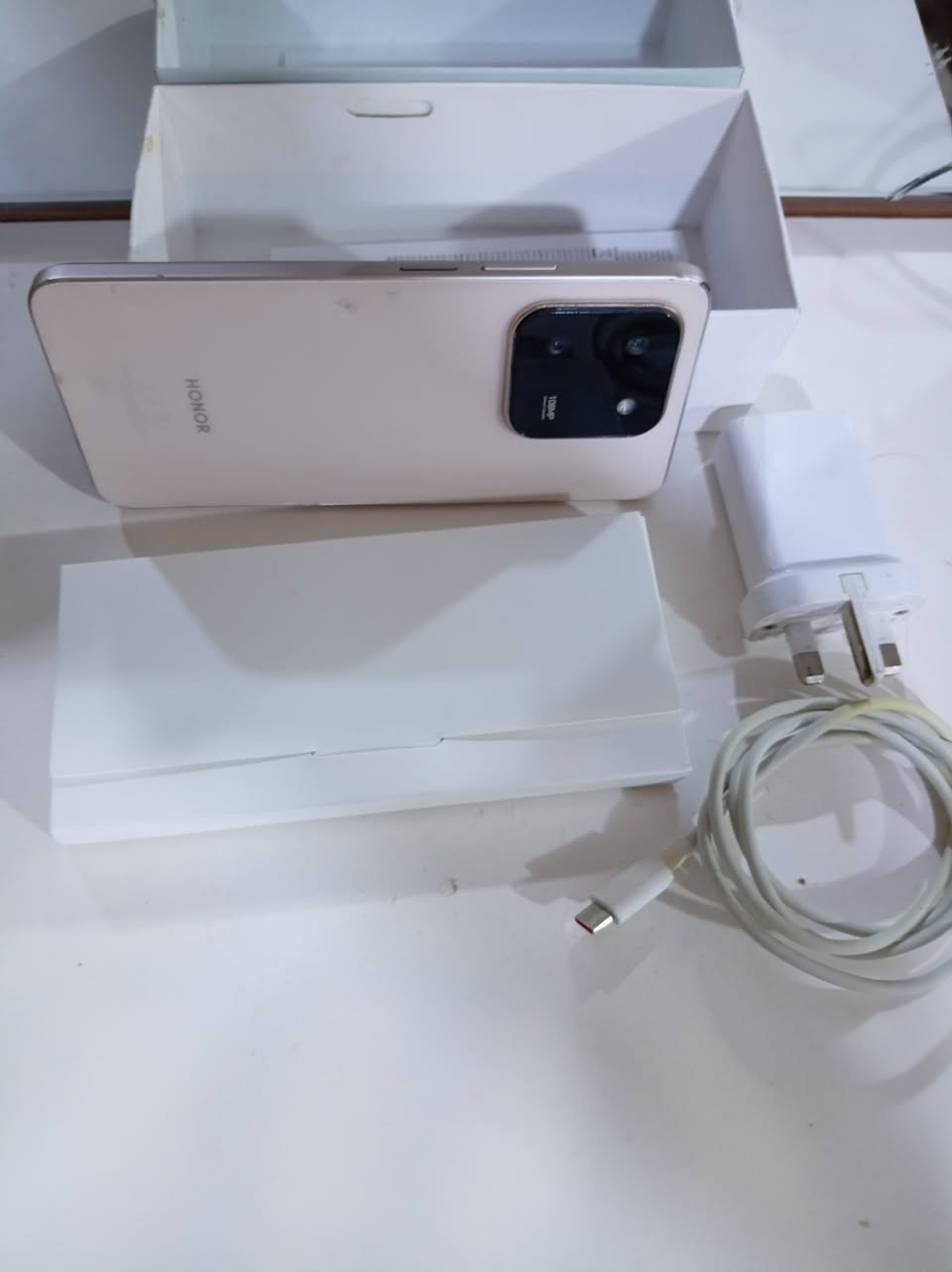 هونر X7D ذاكرة 256
جهاز مكفول من كلشي ونطيك بي ضمان
وجهاز نظيف بي صدعات مامأثرة ابد
ملحقاته كامله فقط قبق الكارتون ضاع
السعر 175 العنوان البصرة المشراك
