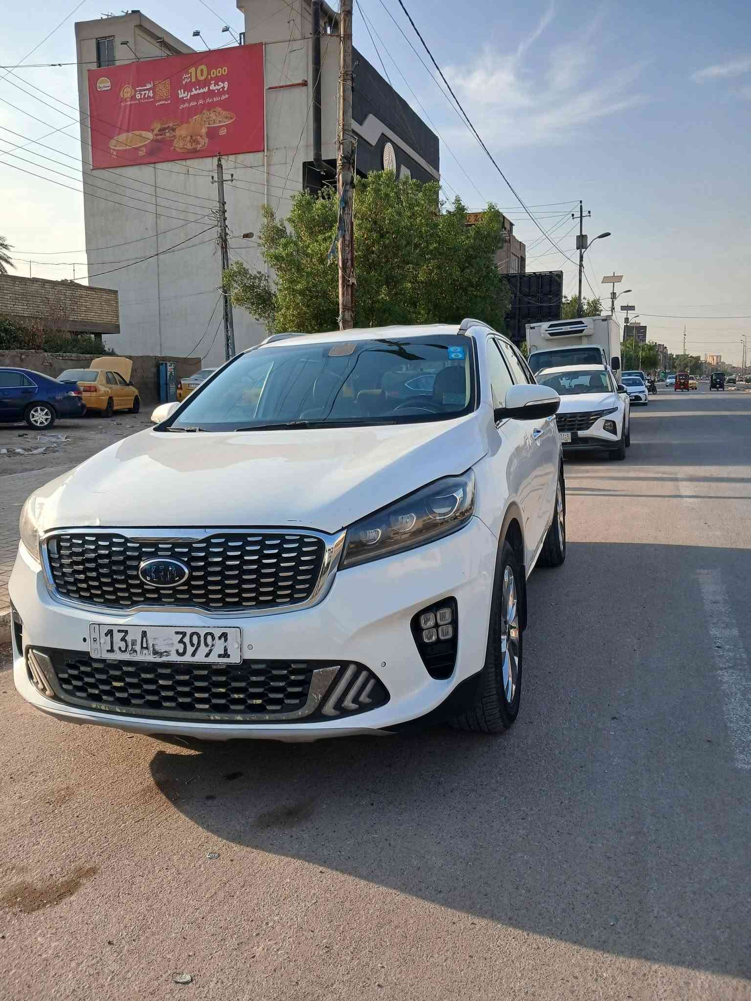السلام عليكم
سورنتو 2020 خليجي 
رقم واسط انكليزي شرط التحويل 
مكينه كير كفاله 
صدر امامي خلفي جديد 
تبريد ٣ قطع منضومه جديده 
سياحي ٧ راكب 
صبغ جاملغ وباب خلفي بدون حادث اثر شخوط حافره 
سياره نضيفه جدا 
عنواني بغداد الدوره 
***********

