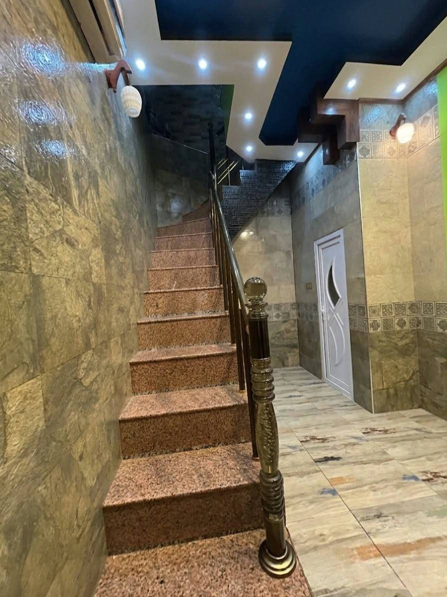 حي ميسان طابو صرف
بيت للبيع بمساحة 260 م² مع المشتمل داخل العقار

كما تتوفر إمكانية بيع مساحة مفصله 120 م² أو 140 م².

📍 الموقع: حي ميسان – شارع 12 - منطقة 15

📐 واجهة العقار: 13 م

📏 النزال: 20 م

🛏️ مجموع غرف النوم: 7 غرف مع المشتمل

🔹 العقار صب كونكريت وليس عكادة.

🔹 المشتمل طابقين وبناء حديث جداً بمواصفات حديثة

🔹 باقي العقار حيل نظيف ومرتب

🔹 موقع مميز جداً على شكل حرف T، خلف المدرسة بيع مستعجل للإستفسار واتساب *********** او مراجعة مكتب السهلاوي سايدين مجمع جوهرة العرب حي ميسان نستقبل كافة العروض على الرقم المذكور اعلاه
