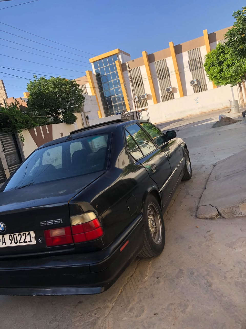 بى ايم موديل 92 توماتيك سلايت بيش پان مه كينه 525 ده فته ر بنزينى هه يه 
نرخ 54مه جالى كه م 
***********
