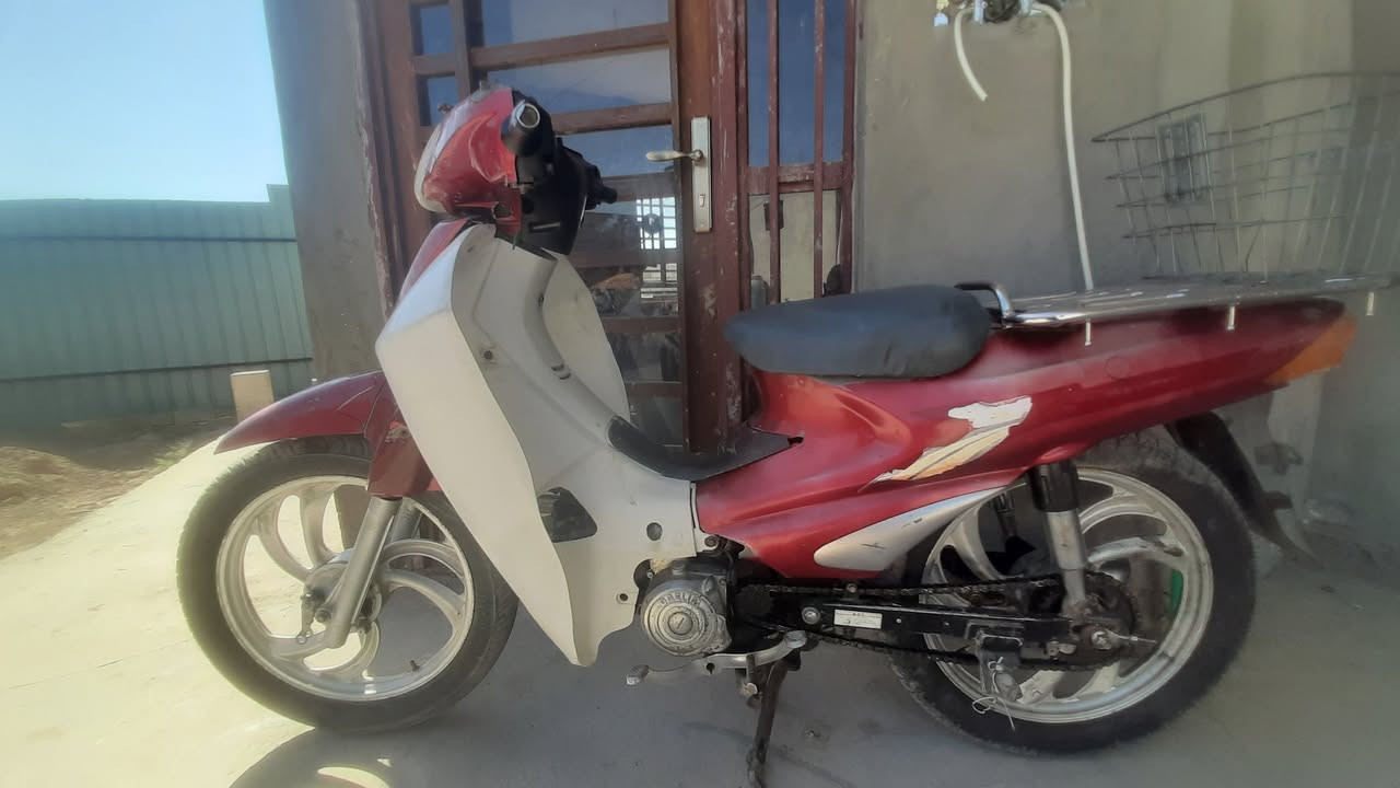 سلام عليكم متوفر🏍 دراجتين سرفيز

للبيع الاحمر موديل 2010شرط نضافه والكير ومحرك الكهربائيات كله شغاله فول اشاير بك لايت الكلوب الامامي والهورن السعر 475 الف 👈🏻والثاني لونه موروني موديل شرط نضافه ومحرك والكير والكهربائيات كله شغاله فول فقط يحتاج اشاير والسعر 400 الف  مكاني صلاح الدين قضاء الضلوعيه

