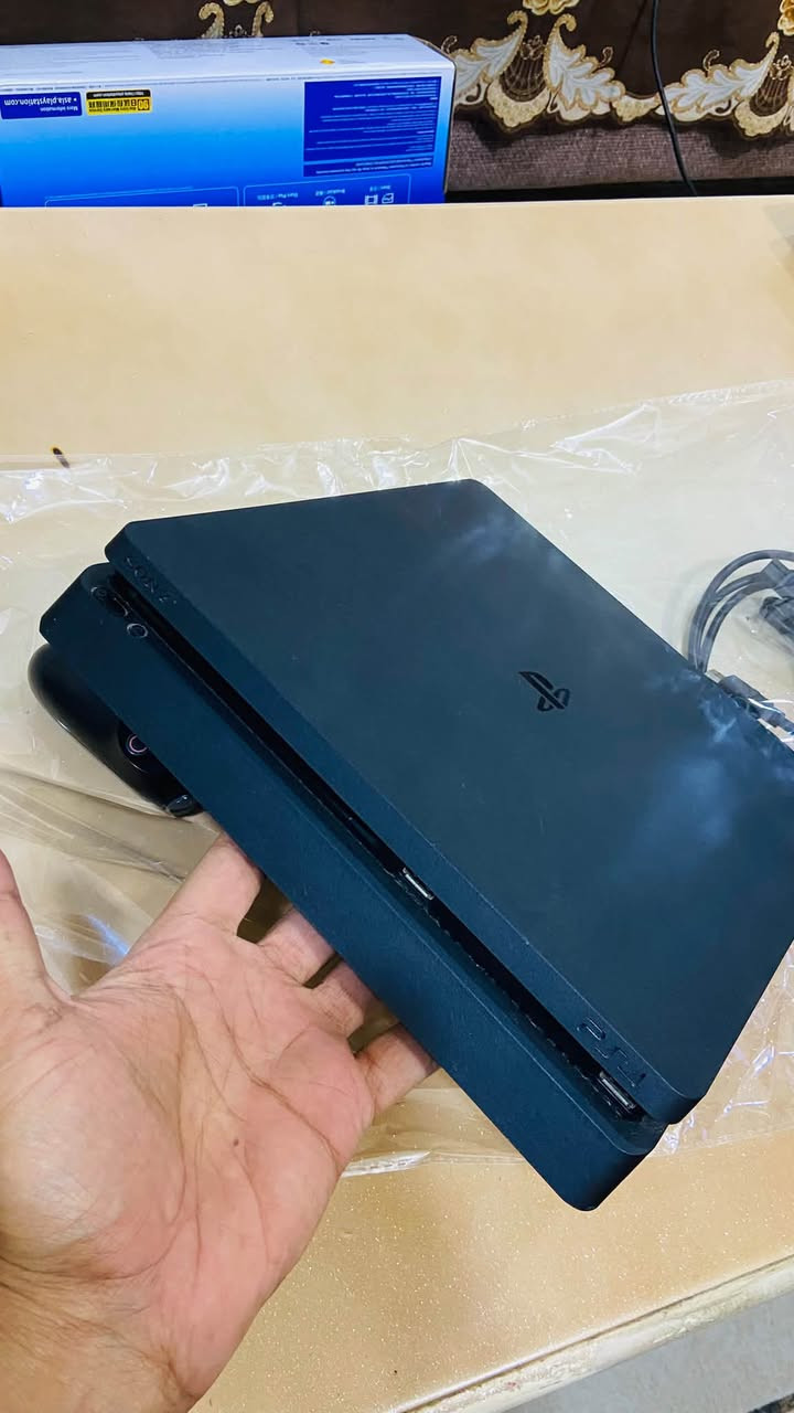 الجهاز جديد جدا جدا جدا ممفتوح ولا داخل اي صيانه نضيف بكل معنى الكلمه 

ذاكره  500 كيكا 

مهكر نضام 12 .52 

جهاز  كامل الملحقات من جوجستك الاصلي وكيبلاته كامله وجديده مع الكارتون 

الجهاز بي ضمان شهر كامل ضمان حقيقي 

بي اللعاب قويه جدا ومنزله وكامله 

سعر الجهاز 275 

مكاني  حله شارع 80 قرب مول نون 

*********** وتساب
