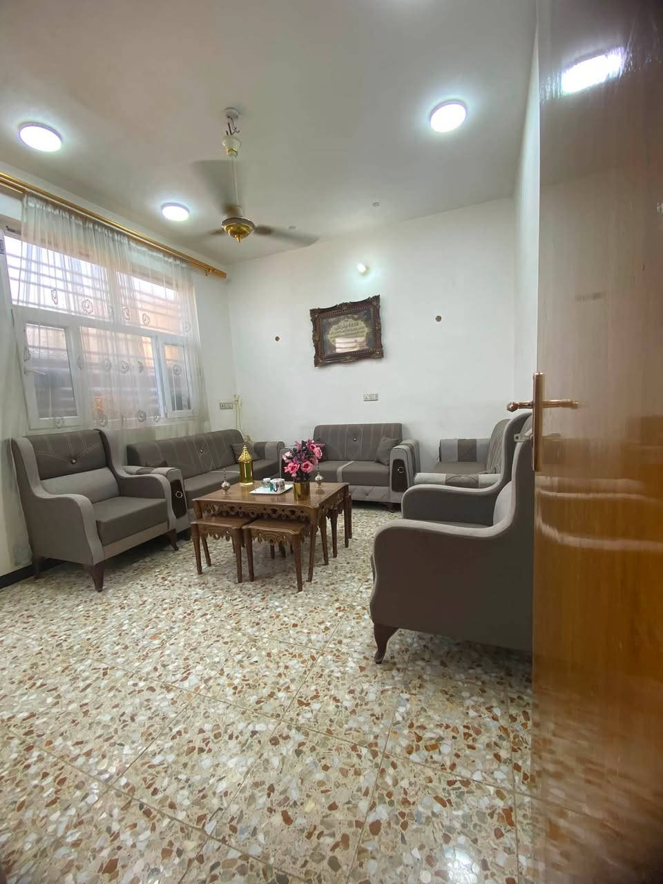 🏡 للبيع | بيت سكني حديث في بابل – حي الأكرمين
📍 الموقع: محافظة بابل – حي الأكرمين
📐 المساحة: 125 متر مربع
🛣️ عرض الشارع: 20 متر
🏠 بناء حديث – سنة 2022
📜 طابو صرف – سند حر

تفاصيل البيت:

🔹 الطابق الأول: غرفتان، صالة استقبال، مجمع صحيات، مطبخ، وعدد 2 مناور .

🔹 الطابق الثاني: 3 غرف نوم، صالة، مجمع صحيات، سطحان،سطح عالية، وسطح ناصي.

⭐ المميزات والخدمات:
• قريب من المدارس والمستشفى وشارع الكيات 
• المنطقة
• شبكة مجاري + مياه صرف الأمطار
• أعمال التبليط قيد الإنجاز 
• إنترنت فايبر ضوئي متوفر
• شارع بعرض 20 متر
• يُباع مع البيت: كيزر + تانكي ماء سعة 1000 لتر + ماطور ماء
• طابو صرف وسند حر
السعر 145 وبي مجال للجادين 

📞 للجادين والاستفسار، التواصل على الخاص

***********
***********

✨ بيت بناء حديث 2022، موقع مميز، خدمات متكاملة، وسند حر — فرصة ممتازة وجاهز للسكن الفوري . 🏡
