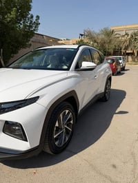 توكسان خليجي ٢٠٢٤ طخة بالباب خلف السائق  و شخط بالبنيد والتكمة (موضح ب...