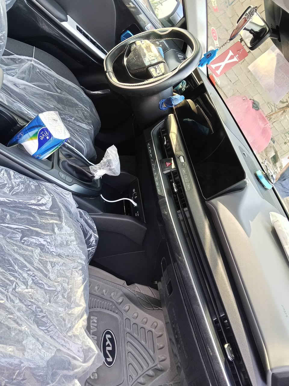 السلام عليكمKIA K4 2025 وارد امريكي
بصمة   هندبريك دكمة  لايت LED   مكينة 2000 دوش  شاشة كبيرة متصلة ديجتال    اوتو هولد / LED امامي وخلفي  قيادة ذاتية  كامرة دوارة  رادار تعديل مسار  اوتو بريك  مود درايف / تحكم ستيرن / كروس سرعة /مانع انزلاق / بلوتوث / اواكس / USB 
السياره مرقم كتاب شهداء 
مكان السيارة ناصرية شطرة
السعر ب 160 
رقم الهاتف ***********
بيه واتساب ***********
