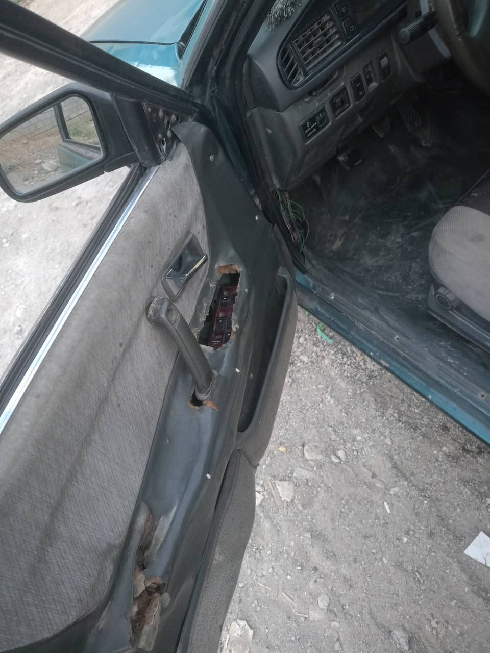 مازدا للبيع موديل 91 كاربون ما مسجله سياره مسبوقه جماليه طخم جديد وايرمنيه كره شغاله محرك نظيف سياره كلها شرط سياره تبريد تبريد عاطل شرط تحويل سعر 18 مكان الموصل حي القاهره وبيها مجال مكلف بالنشر ***********
