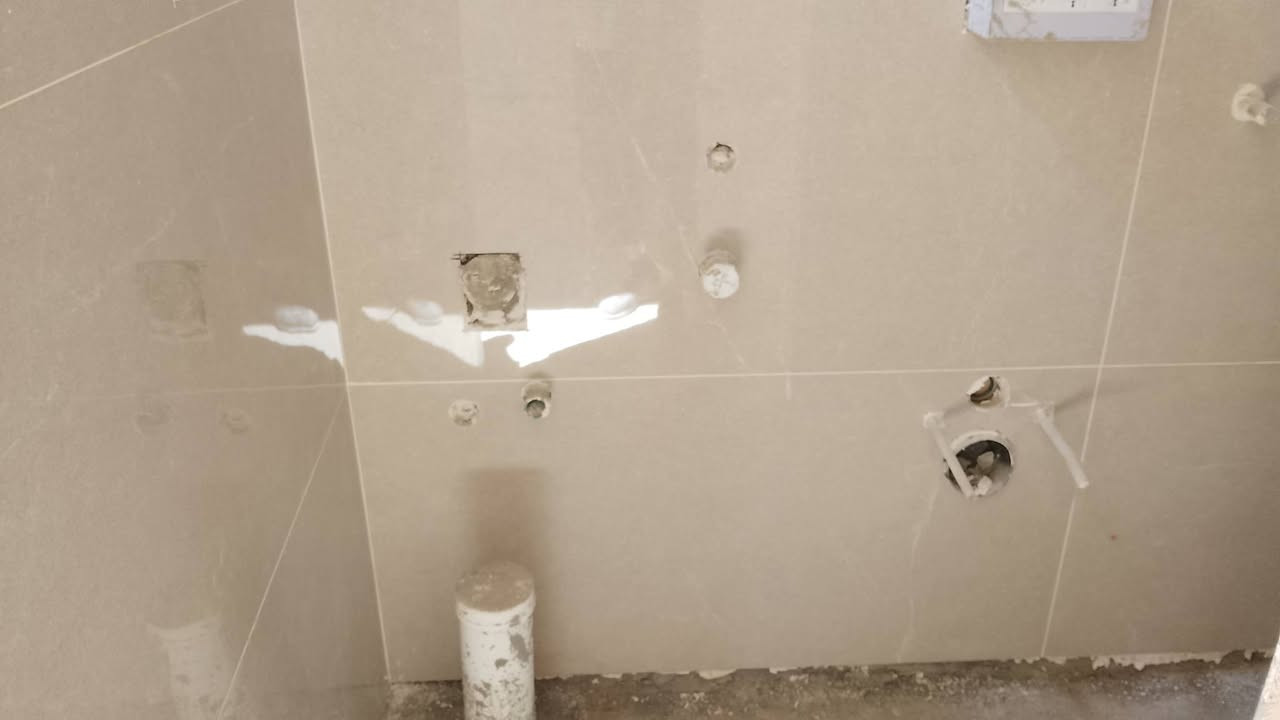 خلفه سيراميك بورسلين اي شي متفرغ حاليا الي عنده شغل يتفضل خاص او يتصل على الرقم التالي ***********
