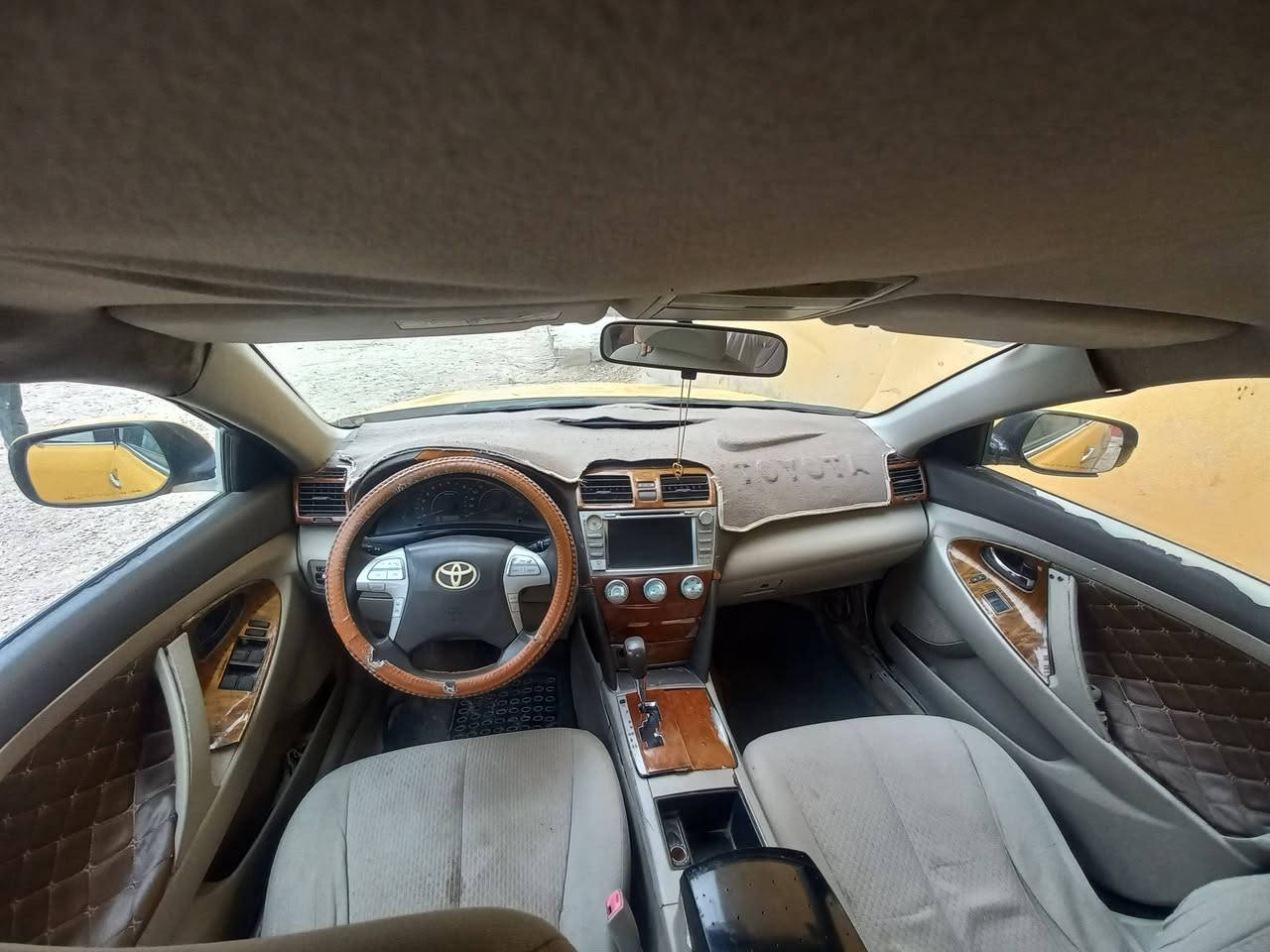 للبيع كامري موديل ٢٠٠٧ بسمي محرك كيرشرط صدر ٨٠ بالميه بدون ظباره بس وكاله السعر٤٢  /***********سامراء
