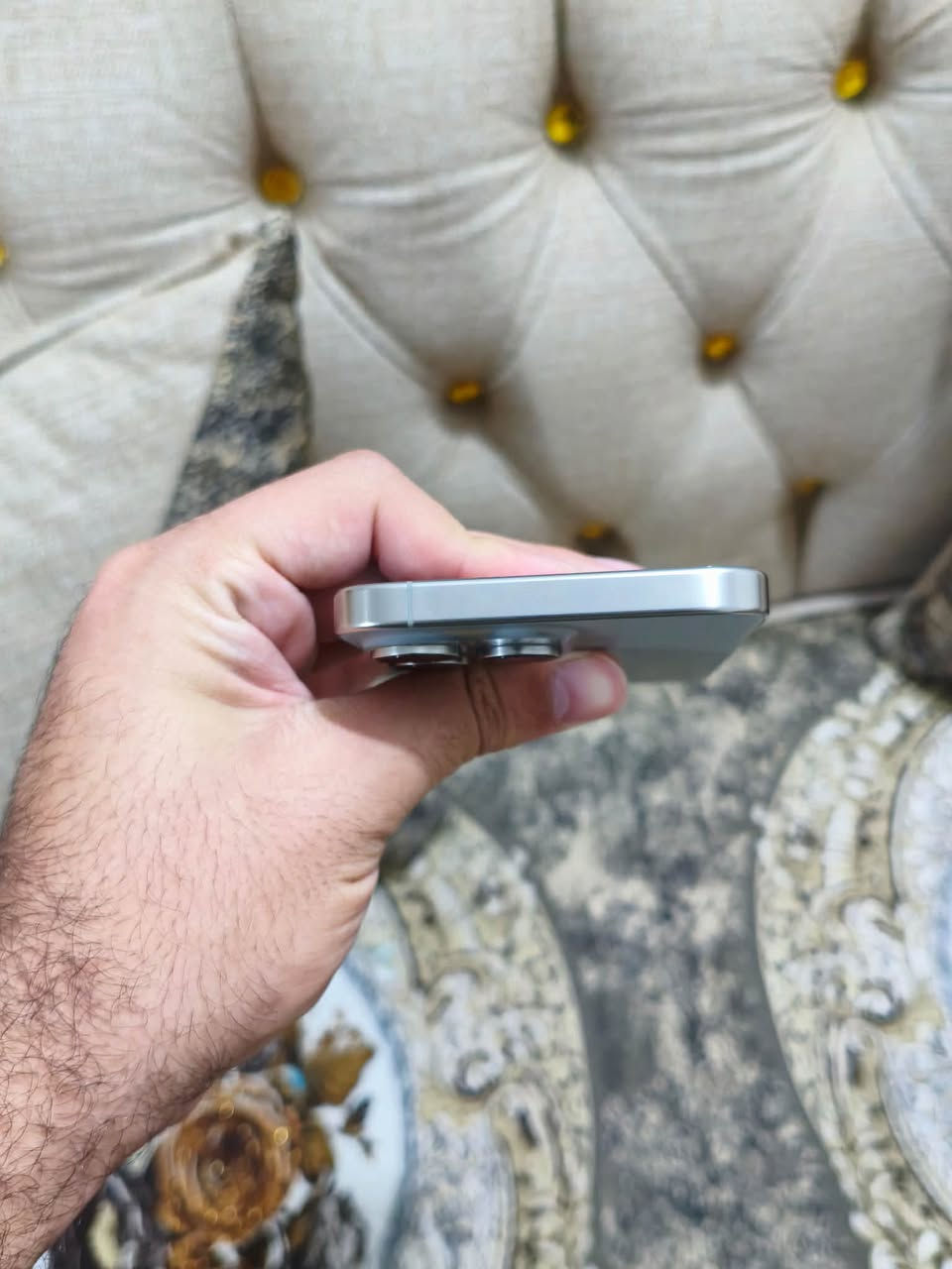 15 برو ماكس مكفول بي شخطات خفيفه بشاشه 950 بي مجال ***********
