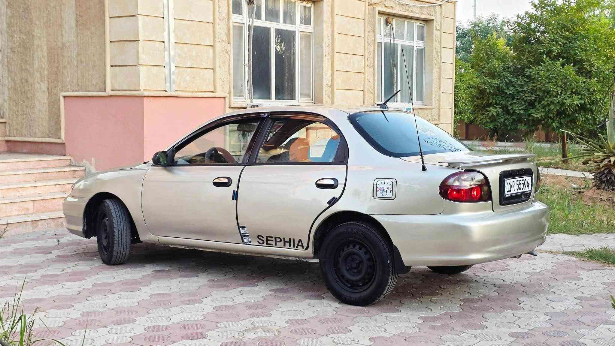 سلام عليكم 

***********

كيه سيفيا موديل 97 محرك بلاد كير عادي 

بدون ضربه مصبوغه عام فقط لجماليه رقم بغداد انكليزي باسمي شرط التحويل سنويه لحد 2031جديده هزه جديده

التفاصيل ~~~~~~~~~~~~~~~~

كيرو محرك شرط لاصرف لابخار 

تبريد ثلج 

تخم تايرات جديد 

شاشه 

صدر امامي خلفي جديد 

باتري جديد 

اربع جامات كهرباء شغال 

دوشمه كاعيه وكوشنات جديد 

كهربائيات كلهه شغاله بدون اي نقص 

مكان سياره كركوك /  سعرهه ----38 كركوك, العراق
