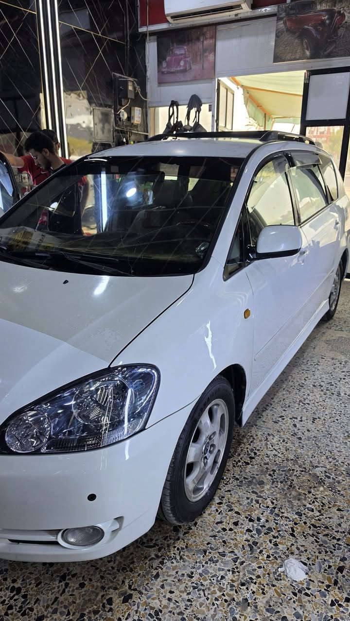 سلام عليكم 
ابصم تو ويل صدفي 2002 
رقم بصرة 
 بيها ضربة وصبغ بالجاملغ الامامي والخلفي جهة السايق 
السيارة نظيفة وجاهزة من كير ومكينه وحدادية الحمدلله 
دواخلها بيجي نظيفة كشنات جلد 
تبريدها ثلج 3 قطع 
شاشة وكاميرا خلفية 
السيارة نظيفة ومرتبة وجاهزة مال جنايه ومرتب الها سلة للسفر 
السيارة بأسمنه تحويل مباشر 
مكان السيارة بصرة 
السعر 119$ 
للتواصل : ***********
