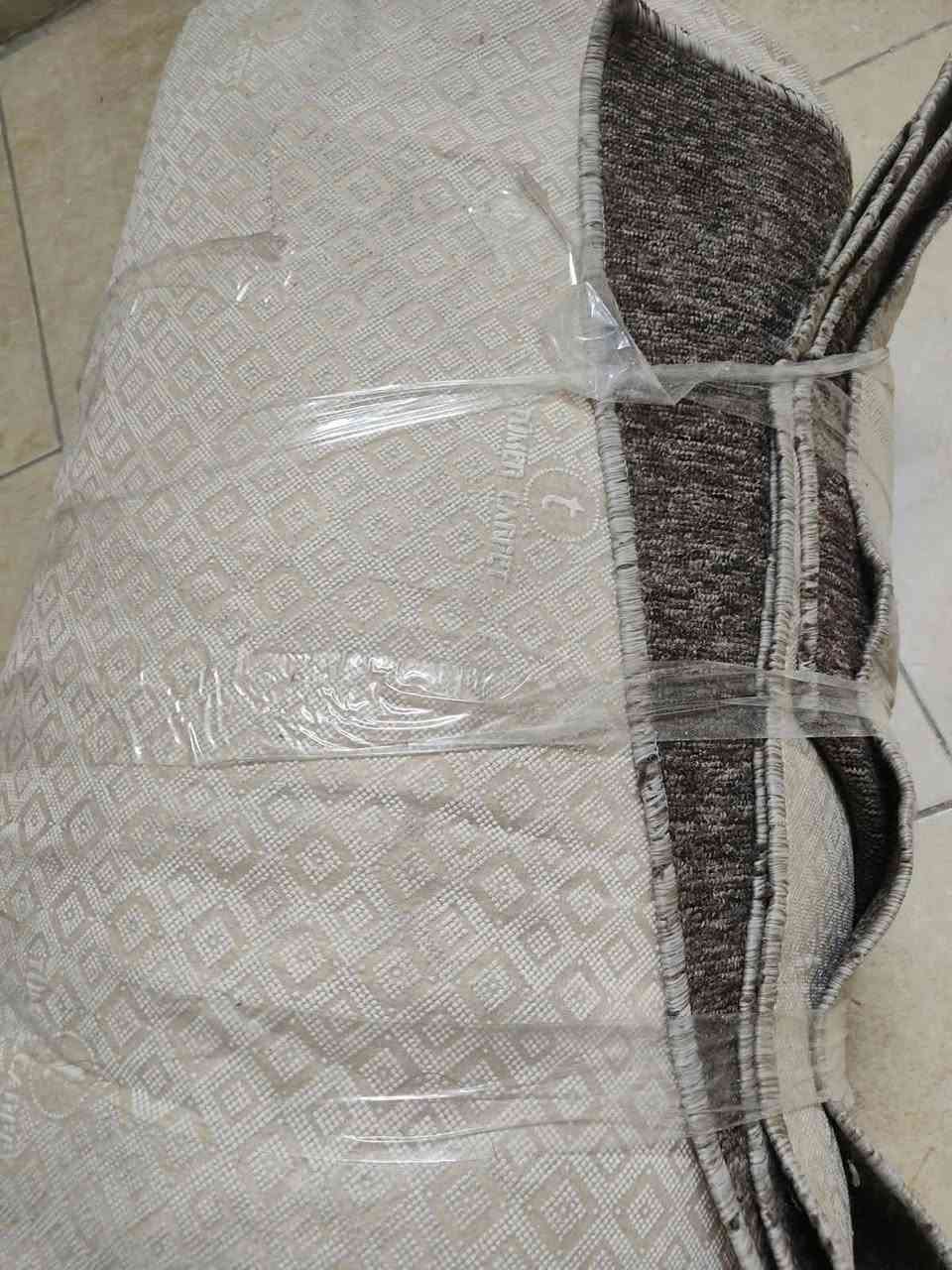 ثلاجه 12 قدم سعرها 140
مجمده 10 قدم سعرها 180
براد 75 
كاربت 3في 4 سعره 50
