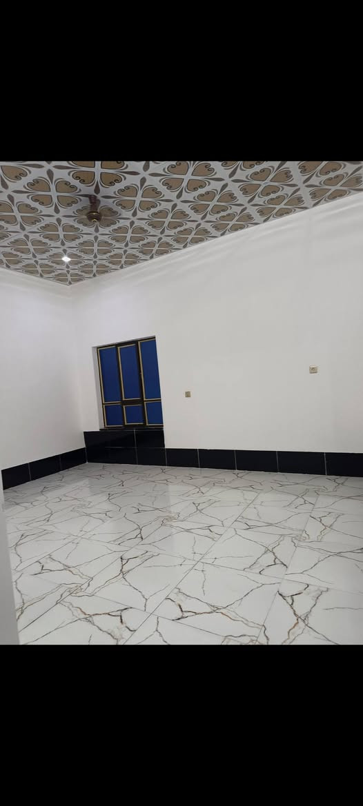 بيت للبيع
غرفتين +هول + موزع +الاستقبال +مطبخ +كلدور 
مساحة القطعة 400 مساحة البيت 190

المكان العلم 

للاستفسار الاتصال على رقمي ***********
