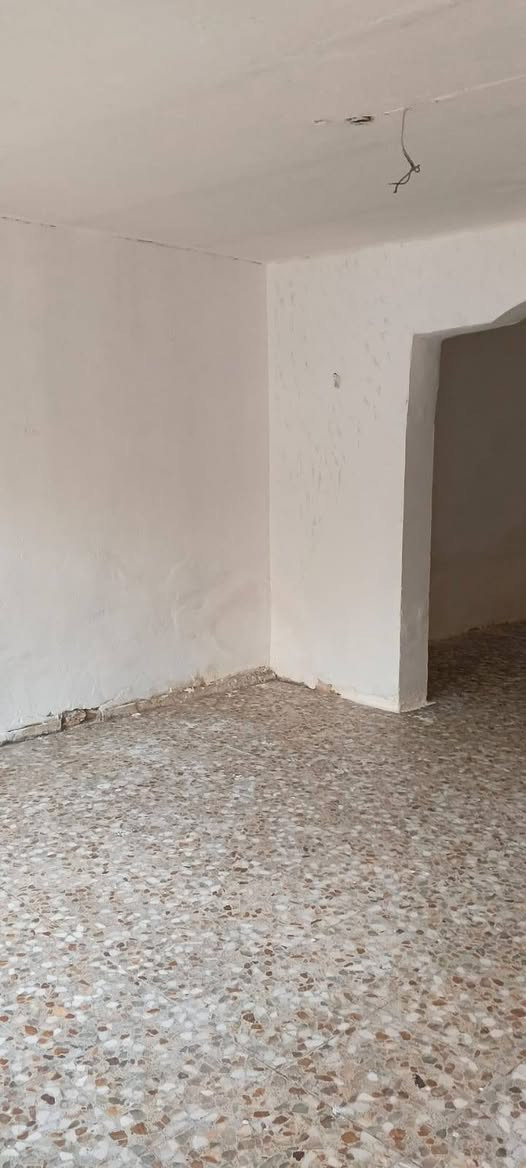 السلام عليكم 

بيت للايجار مساحه 110 متر
 طابق واحد يتكون

من كراج وصاله وغرفه  ومطبخ وصحيات 

ودرج على السطح 

المكان المنتزه قبل البانزين خانه بالخدمي مالته كبالك يكون تشجير

البيت طابو ليس زراعي 

السعر 400 الف قفل قفل

للاستفسار متواجد واتساب او الاتصال على 

***********
