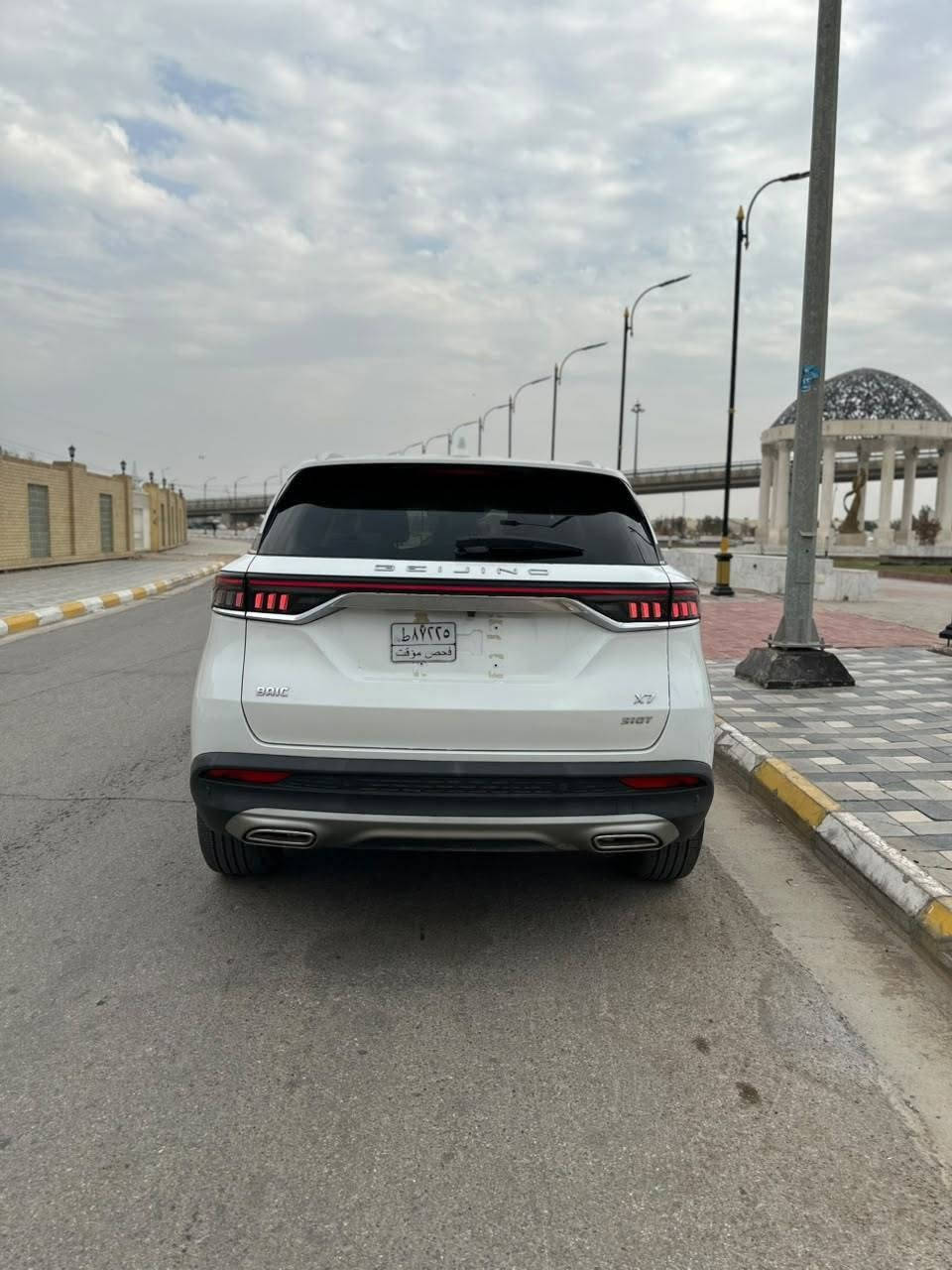 كفالة عامة موديل 2025
رقم واسط 
BAIC BEIJING. X7 
ممشاها 13 الف زيروو
محرك ميتسوبيشي ياباني 1500 تيربو
الگير من شركة ايسن اليابانيه 
نظام التعليق من شركة مرسيدس بنز 
كامرات 360 درجة
تدفئة تبريد كشنات وستيرن 
كشنات جلد 
اضاءة مخفية بالدشبول مع الأبواب 
جنطة كهرباء 
ثلاث شاشات 
شاشة دشبول وشاشة للتحكم وشاشة تبريد 
مكان السيارة واسط (الكوت)
مكلف بالنشر ... 
للاستفسار اكثر الاتصال على الرقم 
***********
