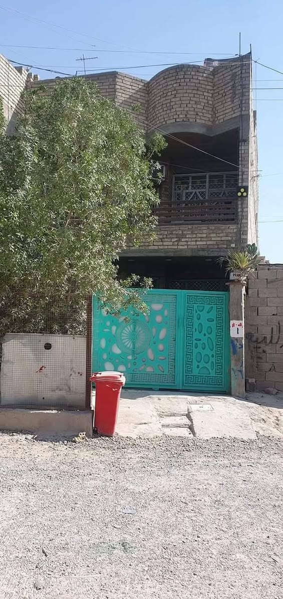 مرحبا 👋 مرحبا 
بيت للبيع مكانه الكماليه الرئاسه 
مساحه 108نزال 18 واجهة 6 ثلاث طوابق 
نضيف بنا حديث بي اربع غرف مجاور قطعه فارغه ومقابيلك تجاوز بيت واحد يعني مو فرعي ع شارع عام قريب ع سوك وع مدارس 
لتواصل *********** او مراسله 
تحياتي
