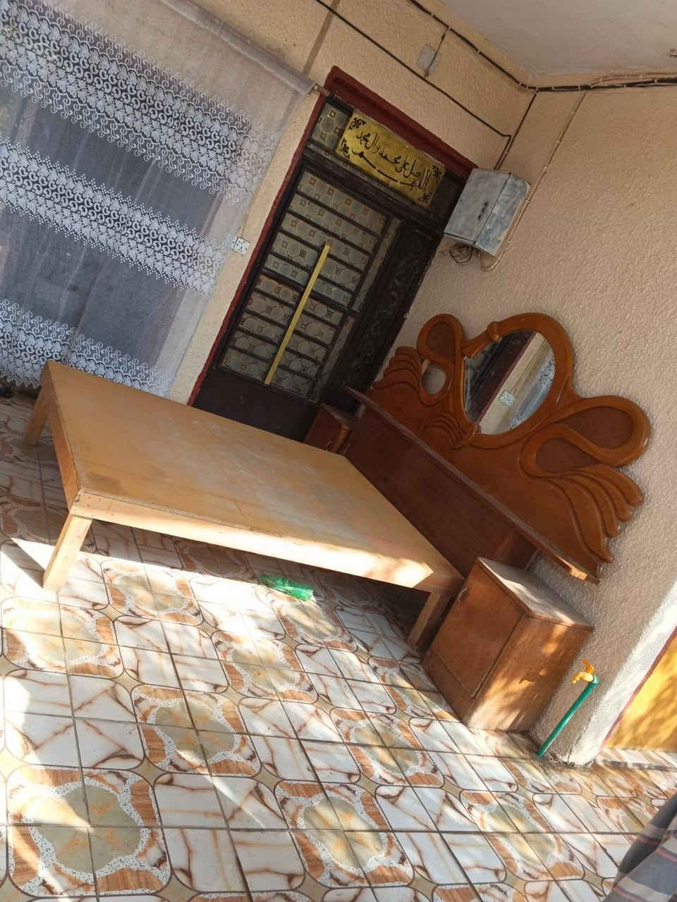 غرفة تفصيل • ٦ أبواب • نظيفة