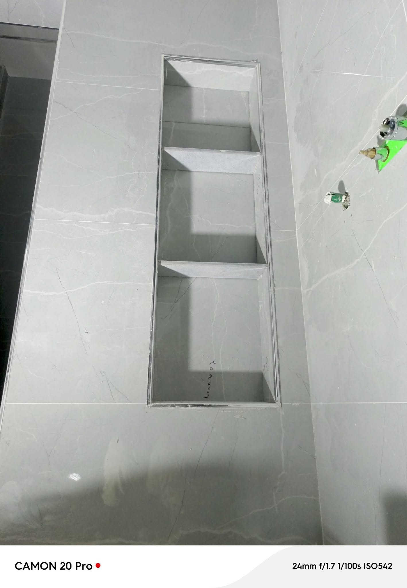 السلام عليكم
خلفه سيراميك لكافه عمل سيراميك والارضيات مرمر بورسلين كاشي دروجه 
لكافه عمل الترميم 
كادر عمل خلفتين شغل درجه اولىشغل على الليزر***********📞واتساب ***********

نص مكتوب في الصور:
- CAMON 20 Pro • 24mm f/1.7 1/100s ISO542
- CAMON 20 Pro 24mm f/1.7 1/50s ISO729
