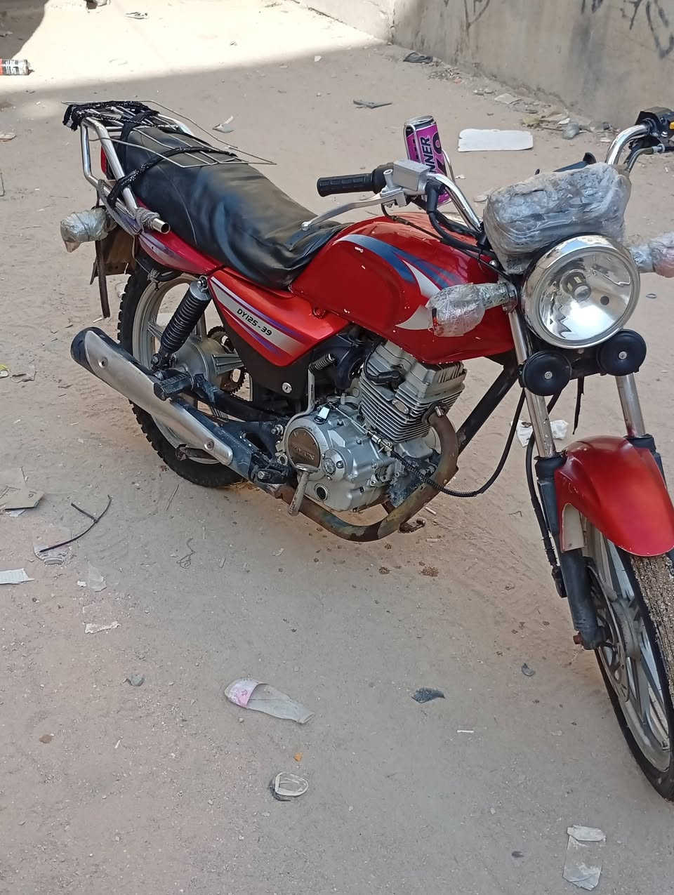 السلام عليكم دراجه دايون موديل 20كلك كلك دراجه حلوه ونضيفه شلعه ومعدل كهربائيات كامله عوزه اشاره وحده هورن شغال لايت شغال بك لايت شغال نكره سلف دراجه كامله مكمله 650وبيه مجال الاستفسار عله هاذه رقم بس واتساب ***********مو شراي لا تتخل
