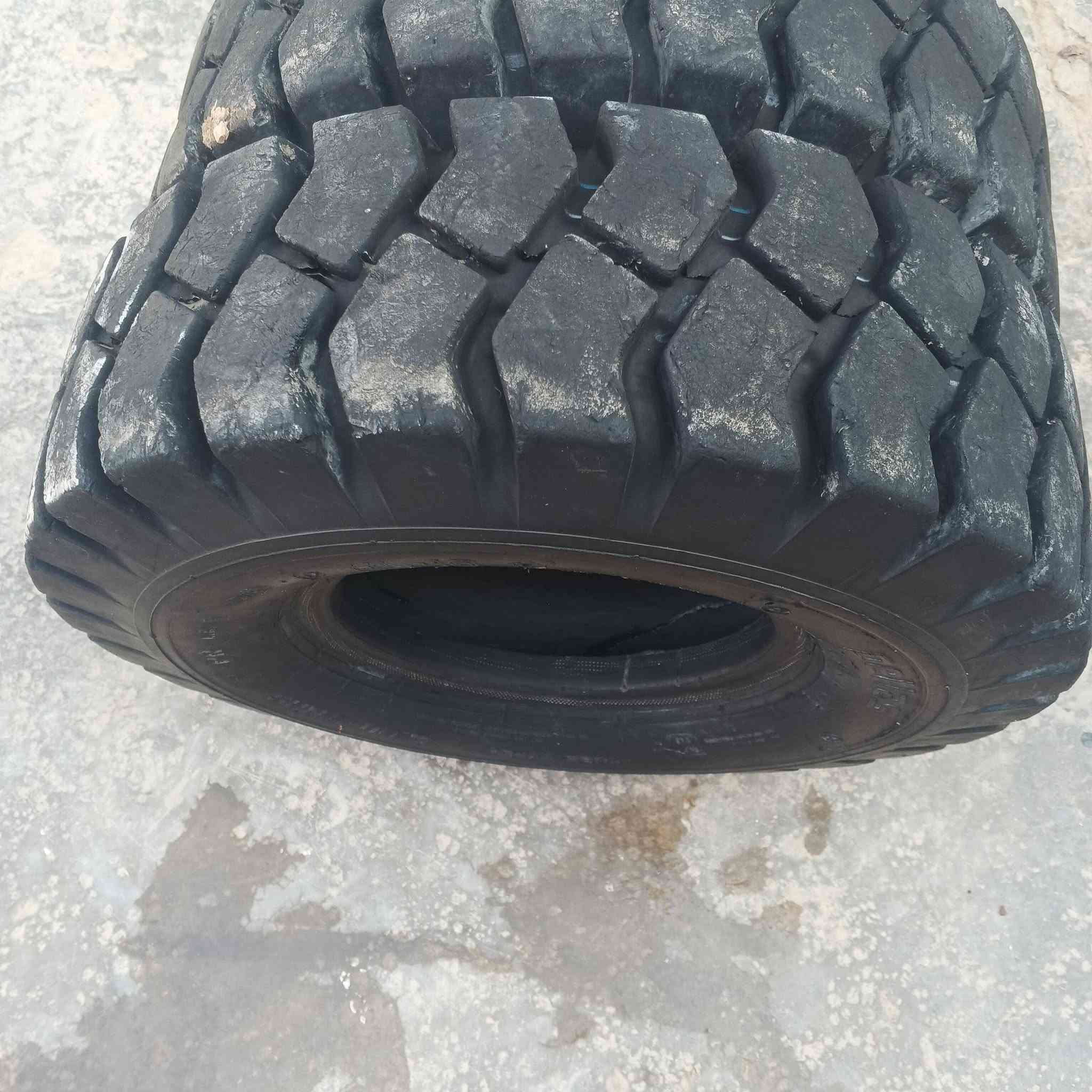 تايرات رافعة شوكية استخدام اقل الشهر حجم 600/9 تركي مكان بغداد جسر ديالى الجديد طريق السايد الواحد قبل تقاطع النهروان سعر 150الف الاتصال على ***********
