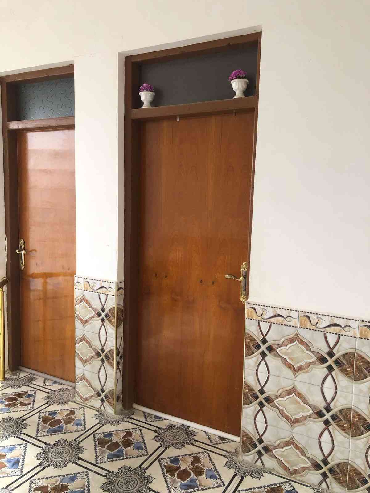 بيت ع سفينه قرب جامعه لصادق شارع فدك الزهراء طابو اسهم  مساحه ٢٥٣ م للبيع  طابقين كونكريت طابق الارضي غرفتين صاله مفتوحه ستقبال مطبخ حمام خارجي وداخلي ومناور ٢ السعر 200 وبي مجال قليل بلاش  ***********☎️***********☎️
