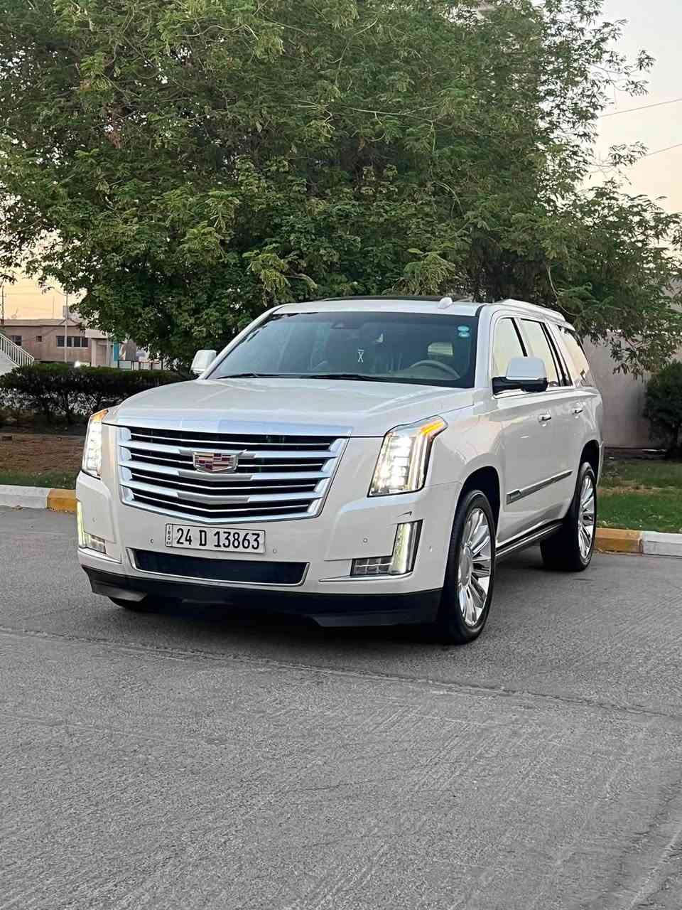 السلام عليكم
بعد التحية والاحترام

كاديلاك اسكاليد 2019 بلاتينيوم  ابيض صدفي خليجي وكالة المنصور جديدة لوك مكفولة من الصبغ  والبارد ومكفولة من التبديل والشخوط وكتلوكاتها وكاعياتها  والطفاية كلهن مو مستعملات 

السياره مغلفه ppf  
الموصفات 

تشغيل عن بعد 
‏‎5 كاميرات
‏‎5 بصمات
فور ويل
كشن رجاج 
دوسات كهرباء 
داتا شو 
سلايت
لايت زنون عالي ناصي ٥ عدسات
‏‎4 شاشات بالدشبول والسقف والكشنات
سقف اسود كنتارا
داخل اصفر جملي 
تحكم بريك 
جنطه ذكيه جلاق
رادار تحديد مسار
رادار خلفي
رادار امامي 
رادار جانبي 
كشن تدفئة وتبريد سايق وراكب
كشنات امامية تدليك
كشنات خلفية تدفئة
مري شفط 
اشارة بداخل المراية
كشنات جلد 
كشنات خلفية منفصل VIP
علامة كاديلاك ضوئية بالدعامية الخلفية
الكشنات كهرباء 
ذاكرة ميموري ستيرن وكشن
قاصه 
ويل ٢٢ بلادي 

بااختصار السيارة فول للاخير 

ماشية  92  الف

السعر 348 مع المجال والتقدير 

السيارة رقم شمالي بااسمي هزة وسنوية جديدة ورقم جديد تحويل وغرامات بشرط 

مكانها بغداد العامريه 

***********
