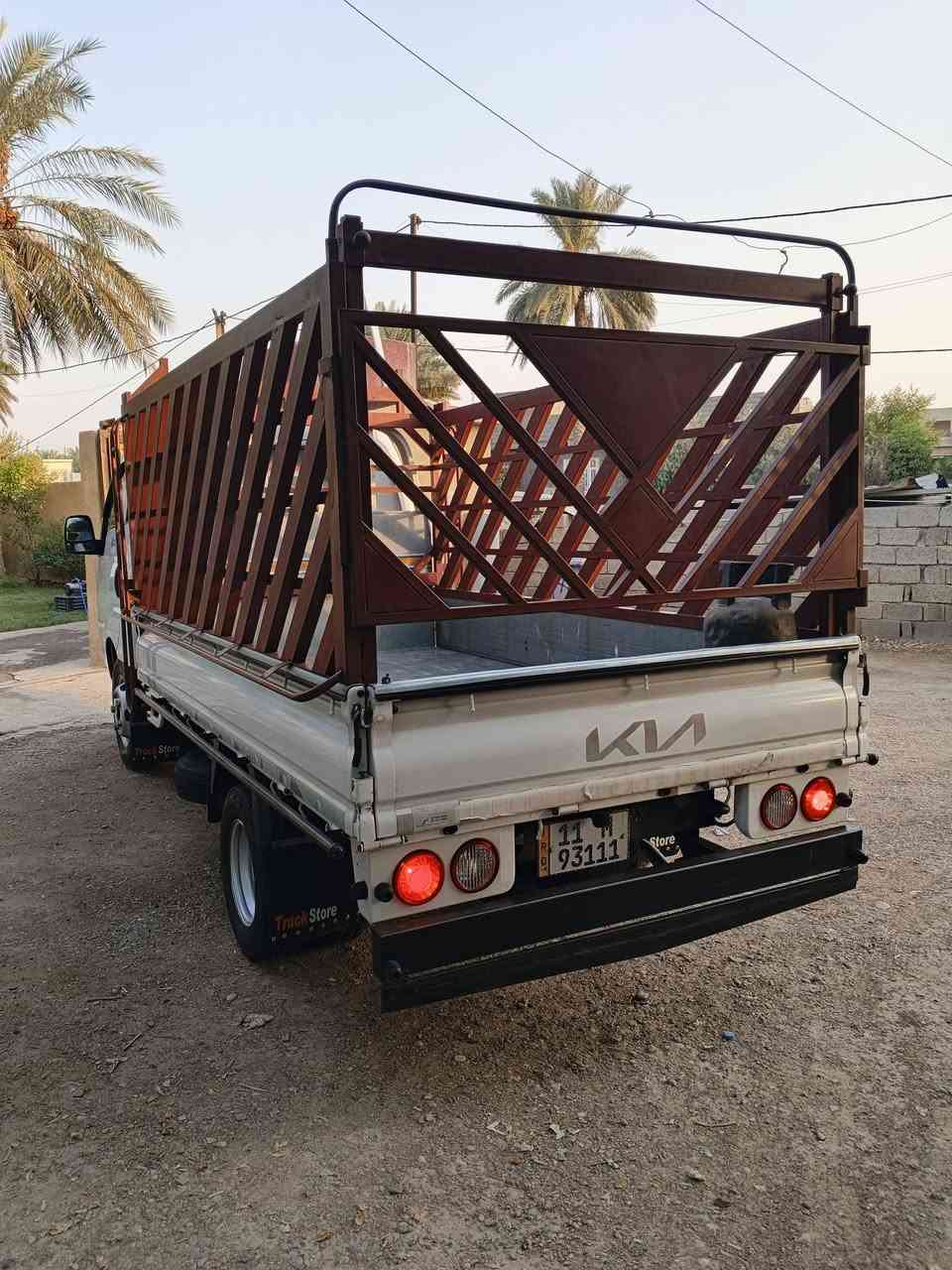 ياالله السلام عليكم للبيع 
كيا فحل موديل 22رقم بغداد دولي مميز 
كفاله عامه من الدعاميه للدعاميه 
شرط حته القواطي زلغ مابيهن 
ماشيه 99مكان السياره بغداد التاجي 
رقم الهاتف ***********.  ***********
