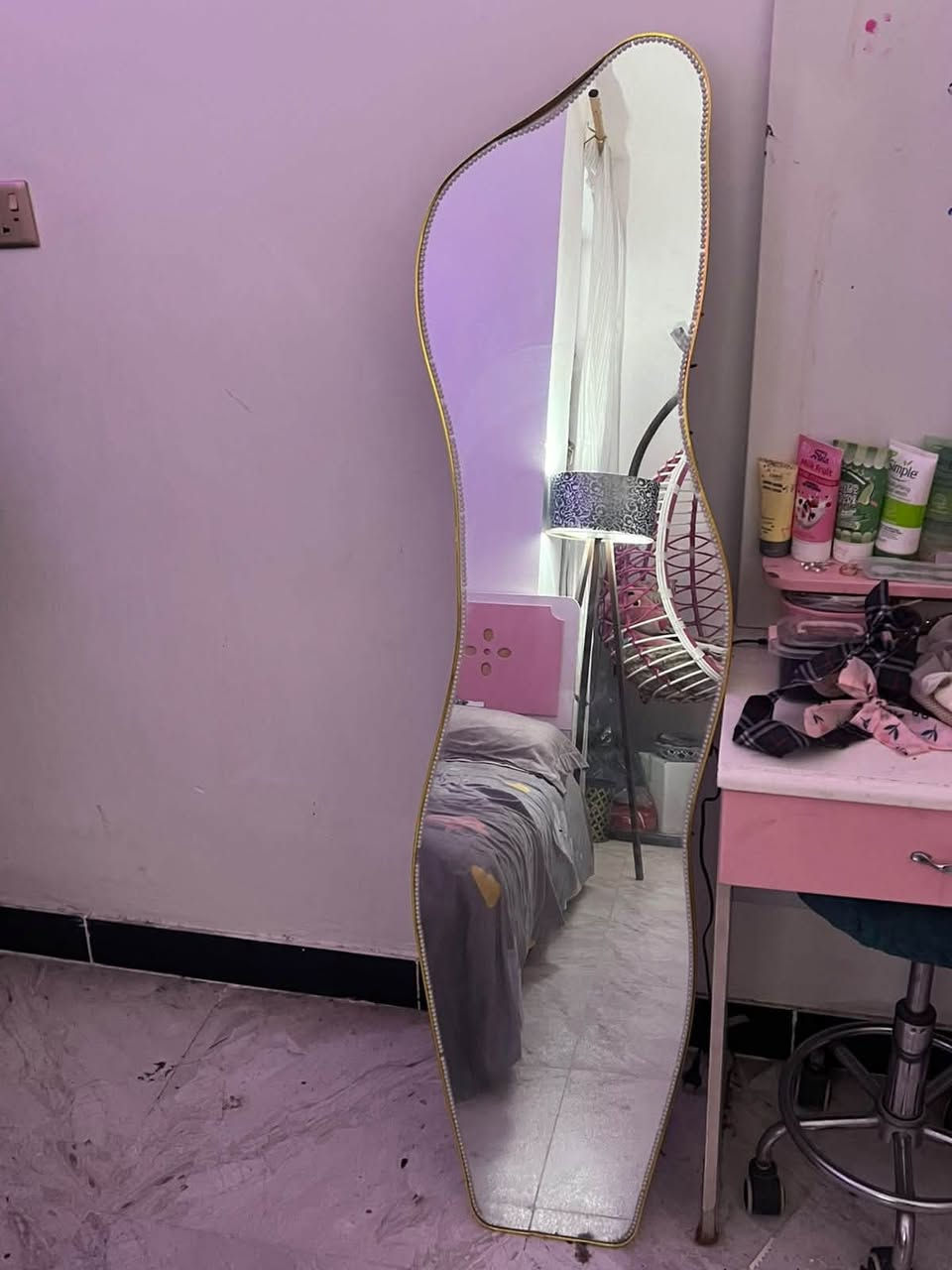 غرفه نوم سرير نفر ونص بي جرارات 2كبار من داخل مع كنتور +ميز  سعر 150الف قفل مستعجلين ع بيعتها عنوان بغداد الحريه رقم بي وتساب فقط ***********
