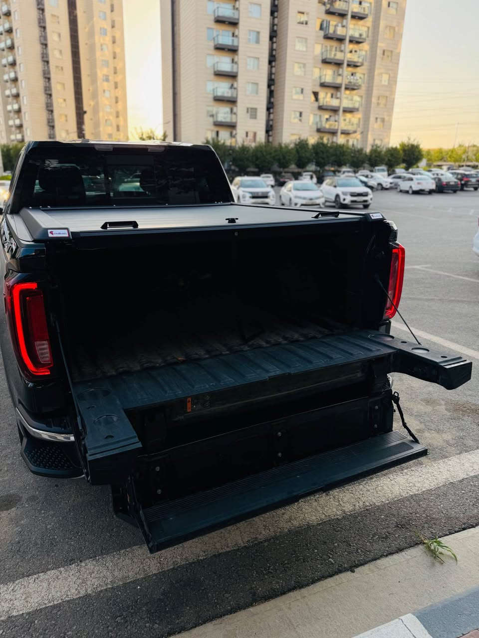 GMC SIERRA 2025  1/1
١٨ هەزار میل ڕۆشتوە 
ڕەشی قەتران مەکینە v8 5.3
گێڕی عەرز و سڵاید
کوشن سارد و گەرم و خەزن و مەساج 
٥ مۆدی دەبڵ ئەکسل 
سەماعە BOSE دەرگای دواوە ٣ پارچە 
شاشە گەورە و ئەلکترۆنی 
کوشن قاصه
ڕادار ٣٦٠
٥ کامێرە 
زۆر مواسەفتی تر 
گێڕ و مەکینەوکارەبای بە شەرت 
سەیارەکە بێ بۆیاخ و بێ سارد و بێ شوختە بۆنید گۆڕاوە بە بیلاد ناوی نەگرتوە حادیسەیەکی زۆر سوکی هەیە 
کامل جوانکاری بۆ کراوە 
کتابی جامڕەشی بۆ کراوە 
ڕەقەم سلێمانی تەحویل و وەکالە بە شەرت 

نرخ:٤٨٥ 

*********** 
*********** whatsup السليمانية, العراق

