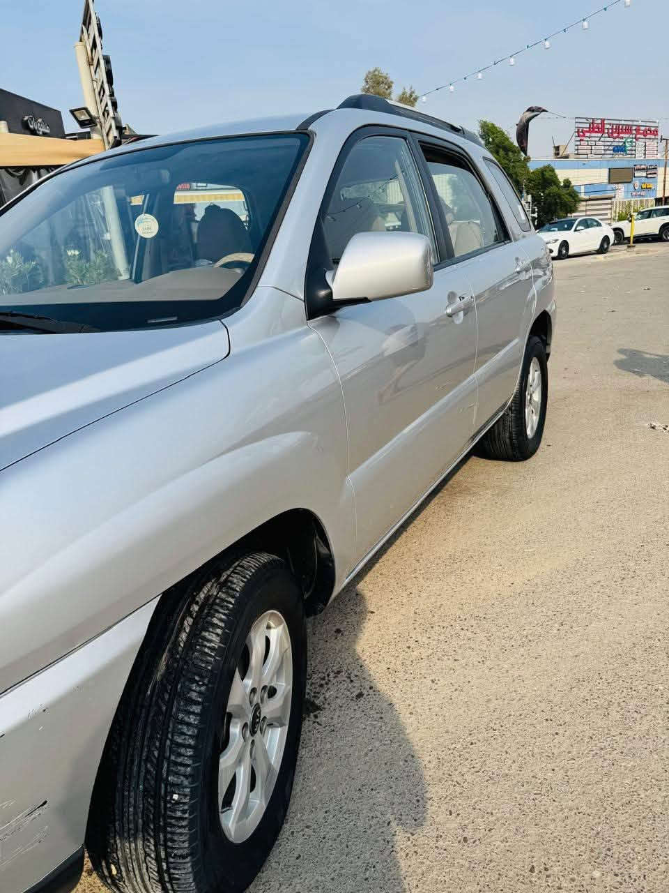 كيا سبورتج خليجي موديل 2010 مكفوله من حادث
محرك2000
سياره جديده نظيفه كلش
ماشيه 165000 كم 
رقم بغداد تحويل ثاني يوم
كير محرك خير من الله 
تبريد 
داخل مخمل بيجي لون 
تواصل ***********
