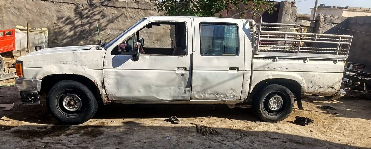 السلام عليكم سياره نيسان موديل 92 
محرك وكير فور واي كير خمس نمر
رقم الماني بصره. اليف تحويل ثاني يوم
السعر 22 وبيه مجال 
الاستفسار  ***********
