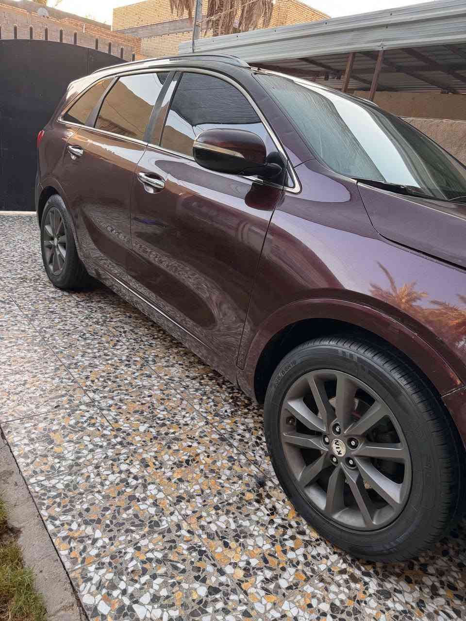 سورنتوا SX  فول مواصفات للأخير رقم بغداد بأسمي دولي 
محرك 6  سلندر بالكارتون 7 راكب 3 قطع تبريد ثلاجه 
بنراما بصمه ابواب وتشغيل  جنطه شفط لد خلفي وامامي 
شاشه كامرا دواره اشاير مري وشفط وترحيب كشنات خزن وكهرباء بردات خلفي بلاد منضومه زنون اصليه داخل لونين 
( هواي مواصفات بعد شنو تريد بيها خنك اتونس وادعيلي )
حادث سرقه باب صدر وجاملغ فقط  السعر 155 ورقه فقط 
للاتصال ***********
