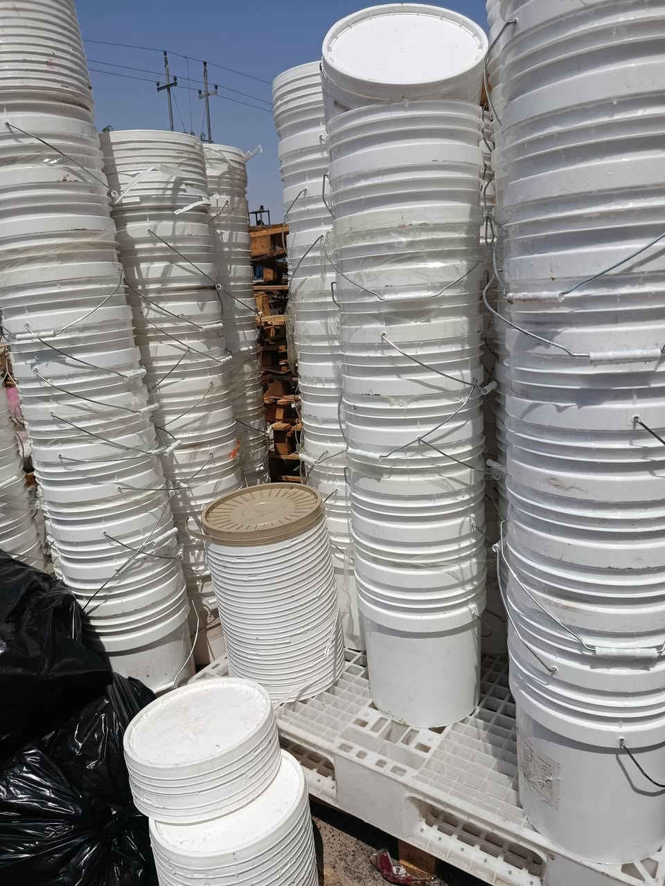 سەتڵ بەجوملە خۆیی و سەرقاپەکەی
تەنیا بە جوملە بەردەستە لامان
بە نرخێکی زۆر هەرزن 
بۆ زانینی نرخ و شۆین پە یوەندی بکەن ***********
