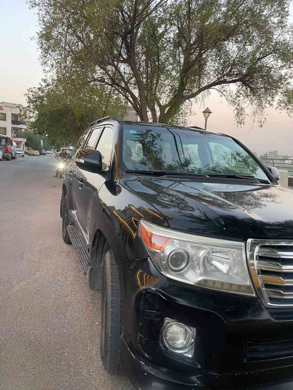 لاندكروز الوحش الياباني
2012 قطري دبل سبير المرغوب  ماشيه 275000 السياره خير من الله مواصفات  بيها ضربتين خفيفات دعاميه اماميه وجاملغ خلفي بيها ملاحظات بسيطه مكانها بغداد الكراده 
سعرها 240$ بيها مجال 
***********
