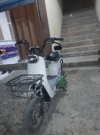 باسكل شحن • يحتاج بطاريات • شاحن جديد