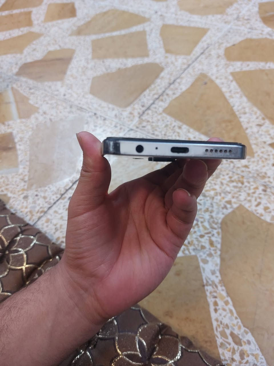تكنو كامون 20 برو 

الذاكرة 256 + رام 8

بطارية 🔋 5000 ملي مبير 

بوبجي90 فريم 

الجهاز مبدل جامة فقط 

وبي فطر بالضهر مثل ما ماوضح

الجهاز مكلف بالنشر بي 

صاحب الجهاز ***********

السعر 180 وبي مجال حك جيتك
